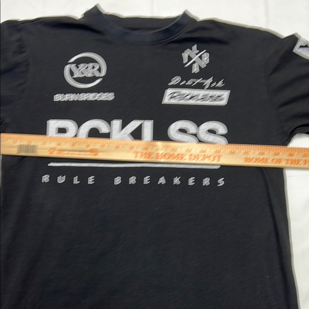 Young and reckless long sleeve spell out men’s size medium rule breakers - Picture 9 of 10